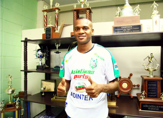 Platense presenta al colombiano John Jairo Castillo